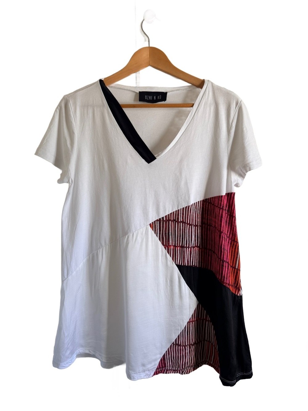 OZAI N KÛ Greece Asymmetric Colorblock V-Neck Top - Artsy Lagenlook Size M Tee